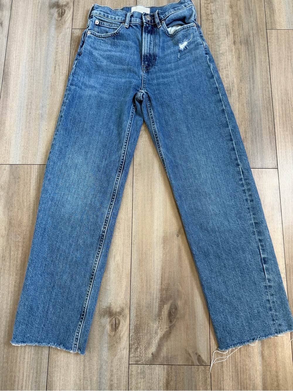 Everlane Women's Blue Cropped Straight Jeans - Picture 2 of 12